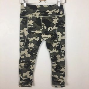 Lululemon cropped leggings camo size 6